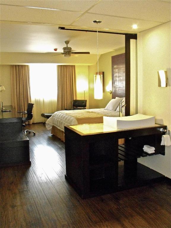 L Hotel Mexicali Szoba fotó